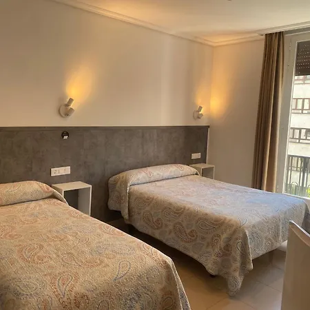 Hostal Retiro Madrid Exterior photo